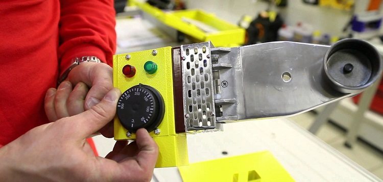 Un modèle de la série budget sera tout à fait suffisant pour un maître à domicile fer à souder pour tuyaux en polypropylène
