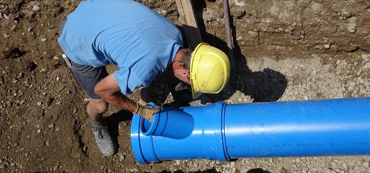 L'installation d'égouts externes ou internes n'est pas possible sans l'utilisation de raccords raccords pour tuyaux d'égout