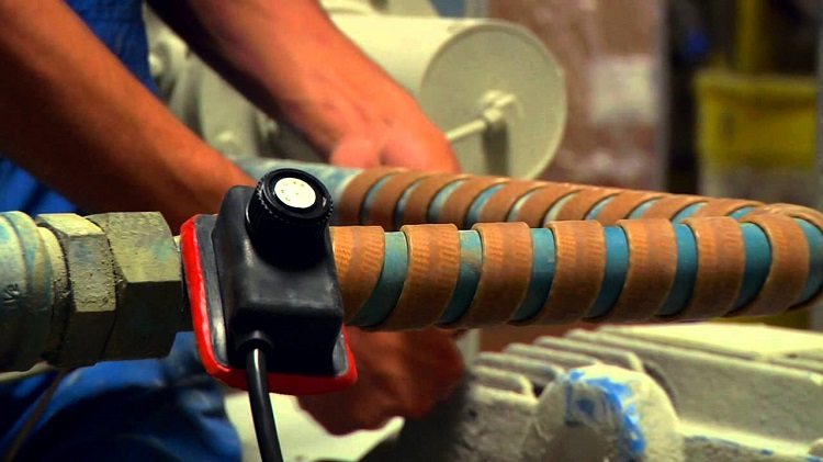 Le câble chauffant doit être placé uniformément sur toute la longueur du tuyau câble chauffant autorégulant pour le chauffage de tuyaux