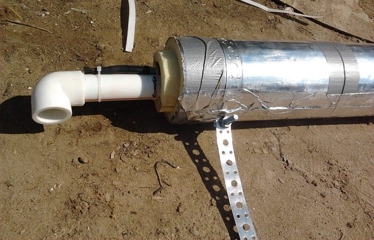 Le tuyau avec un câble chauffant fixe doit être enveloppé d'un matériau isolant. câble chauffant autorégulant pour le chauffage de tuyaux