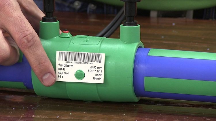 L'appareil détermine automatiquement la température de chauffage et la durée du soudage en lisant les données du code-barres. Raccords électrosoudés pour tuyaux en polyéthylène