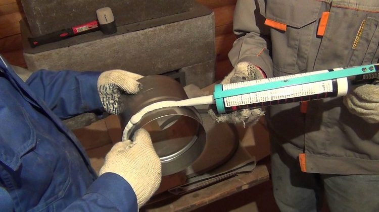 Pour sceller les joints de la hotte, utilisez uniquement des moyens non combustibles Tuyau d'échappement pour un geyser