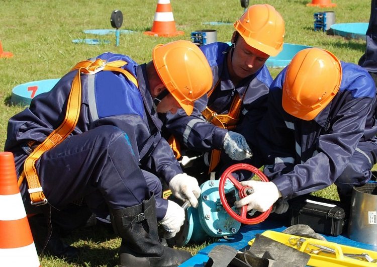 Il vaut mieux confier les travaux à l'élaboration du projet, à la préparation des matériaux et à la mise en place de l'insert Comment percuter une conduite d'eau sous pression