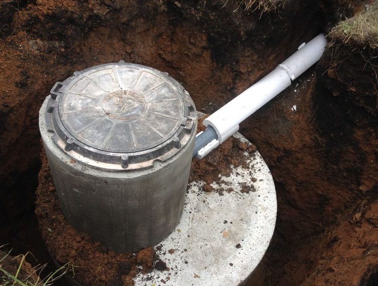 A la place du raccordement à la conduite d'eau, un puits est aménagé pour accéder à la connexion Comment percuter une conduite d'eau sous pression