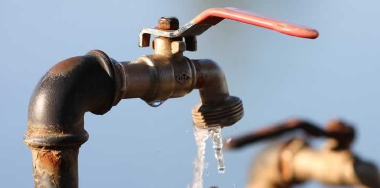 La pureté de l'eau et son aptitude à la consommation dépendent de la qualité des tuyaux. Quel tuyau utiliser pour l'approvisionnement en eau souterraine