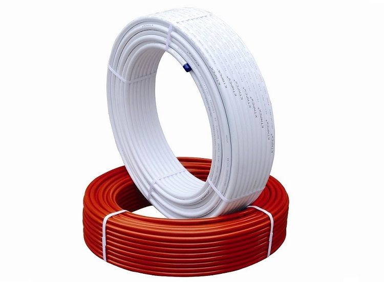 Les tuyaux en plastique se plient facilement, cela permettra d'économiser sur l'achat de raccords d'angle Conduites d'eau - qui sont mieux