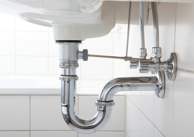 Le tuyau de vidange de chaque appareil dans la salle de bain a son propre diamètre, il existe donc des normes de pente de tuyau pour tous les appareils de plomberie Pente du tuyau d'égout