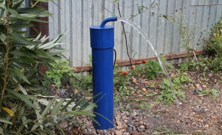 Les tuyaux en polyéthylène sont utilisés comme tubage pour les puits dans les chalets d'été Types de tuyaux en plastique pour l'approvisionnement en eau