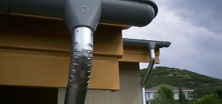 Les drains en acier galvanisé ne sont pas moins populaires que leurs homologues en plastique Gouttières galvanisées