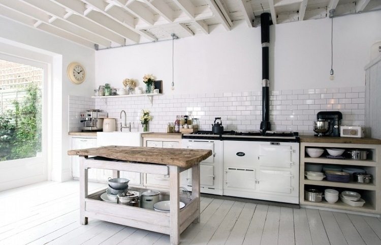 Afin de respecter les règles de sécurité, il est préférable de faire du tuyau une partie originale de l'intérieur, et non de le cacher Comment cacher un tuyau de gaz dans la cuisine