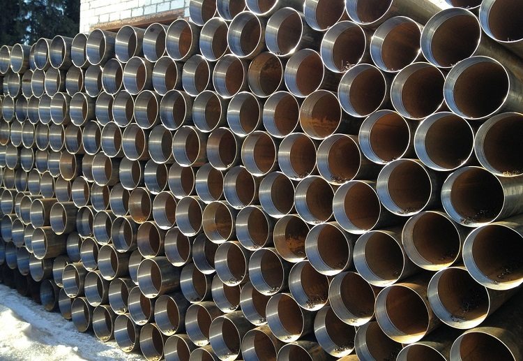 Les tuyaux en acier sont la meilleure option pour le tubage, mais si le puits n'est pas profond, ils seront remplacés avec succès par des produits en polyéthylène Tubes de tubage en PEHD pour puits filetés