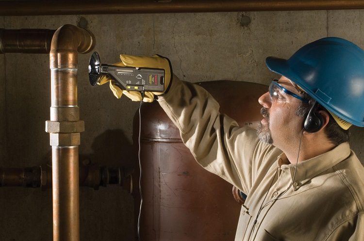 Le spécialiste qui a effectué les travaux doit vérifier toutes les nouvelles connexions de tuyaux de gaz pour les fuites Déplacer le tuyau de gaz vers le site
