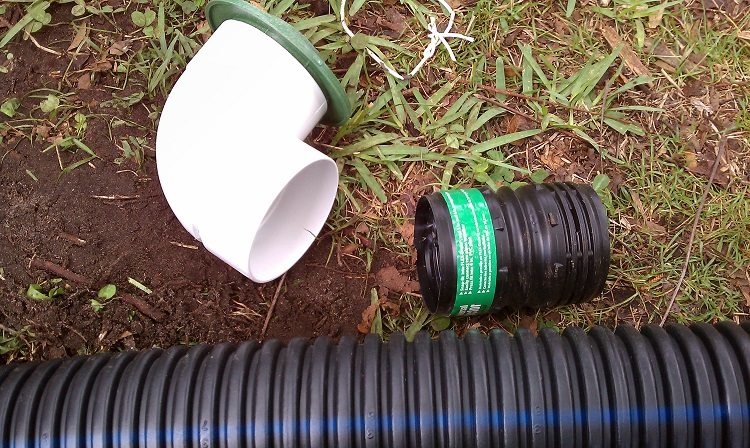 Les tuyaux ondulés en plastique peuvent être connectés à l'aide d'une variété de raccords Tuyau de drainage ondulé