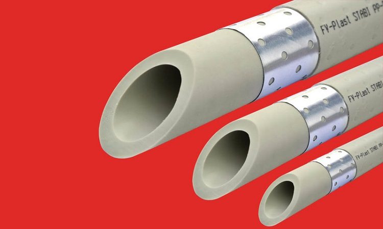 Si la pression dans le futur pipeline est élevée, il est préférable d'utiliser des tuyaux équipés d'une couche d'aluminium Tuyau en polypropylène renforcé de fibre de verre