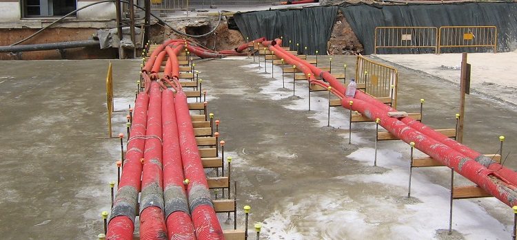 Les tuyaux ondulés sont utilisés pour la pose de réseaux électriques de manière ouverte et fermée. Tubes électrotechniques ondulés