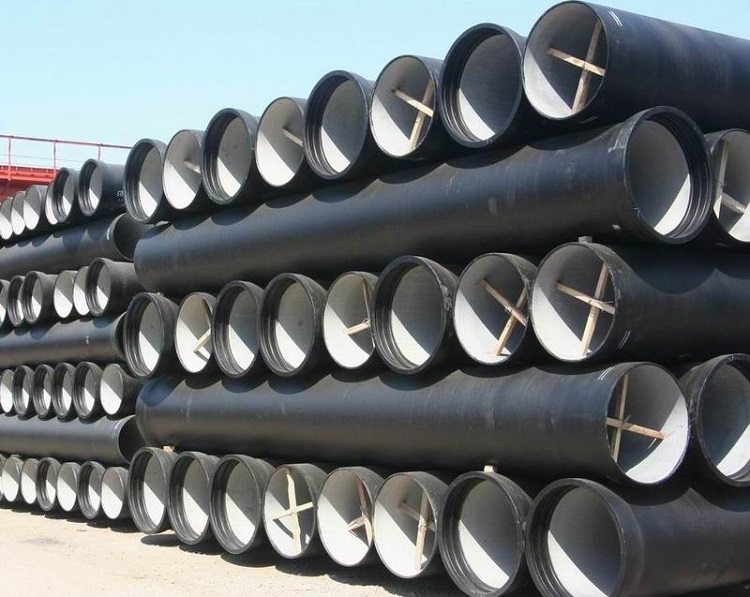 Les tuyaux modernes ont un revêtement intérieur lisse qui facilite le passage des eaux usées à travers le pipeline GOST 6942-98 tuyaux d'égout en fonte