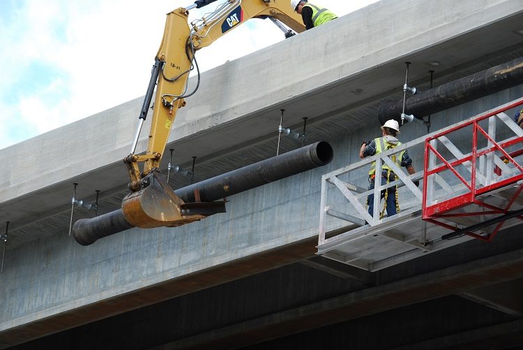 L'un des inconvénients des tuyaux en fonte est leur poids élevé, de sorte que le transport et l'installation nécessitent souvent l'utilisation d'équipements GOST 6942-98 tuyaux d'égout en fonte