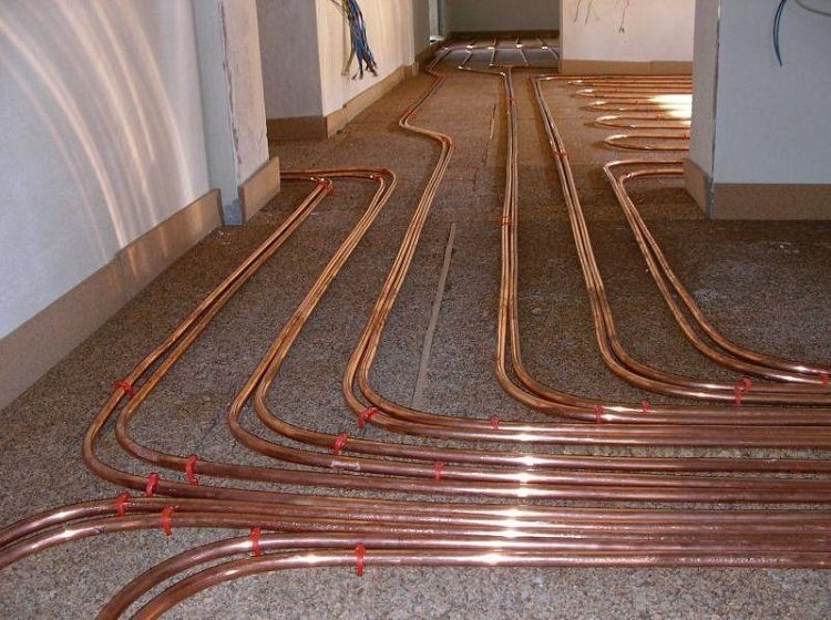 Les tuyaux en cuivre peuvent être utilisés non seulement pour connecter les batteries, mais également dans les systèmes de chauffage par le sol Quels tuyaux sont les meilleurs pour le chauffage