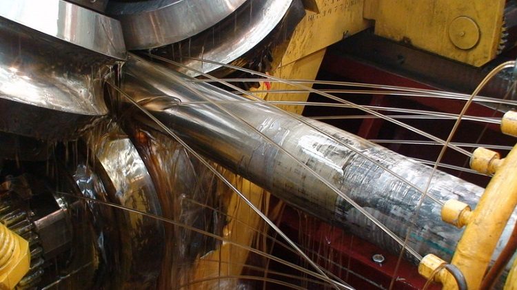 Les tubes laminés à froid sont formés à l'aide de rouleaux spéciaux Tuyau en acier sans soudure