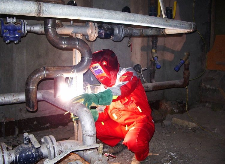 Les tuyaux électriques continuent d'être utilisés dans les systèmes de plomberie et de chauffage avec les produits en polymère Tuyau en acier électrosoudé