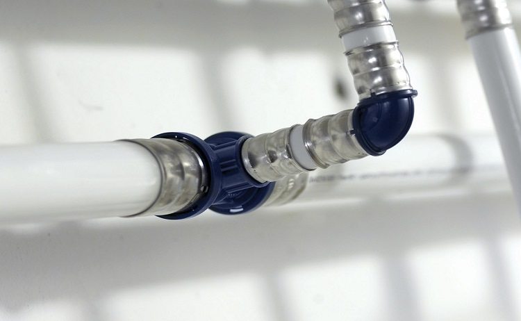 Les raccords à sertir sont une option fiable pour connecter des tuyaux MP, mais ils nécessitent l'utilisation d'outils spéciaux Tubes métal-plastique pour le chauffage