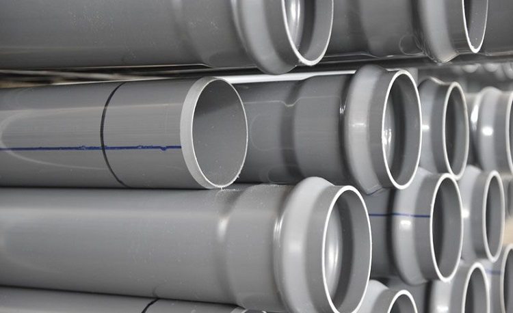 Il existe de nombreux types de tuyaux sous pression et chacun d'eux diffère par son diamètre, sa résistance, sa méthode de connexion et d'autres caractéristiques Tuyaux sous pression en PVC
