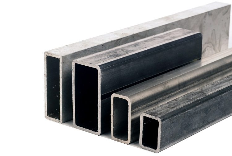 Dans l'assortiment de tuyaux en acier, vous pouvez trouver des produits avec différentes tailles de côtés et épaisseurs de paroi Tubes rectangulaires en acier