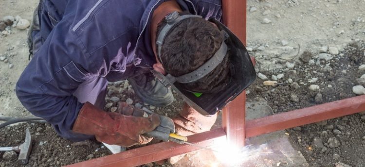 En utilisant le soudage, vous pouvez connecter des tuyaux à n'importe quel angle Soudage de tubes profilés