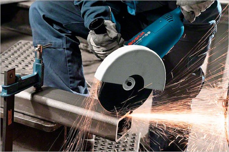 Pour qu'une soudure soit de bonne qualité, la coupe du tuyau doit être régulière Soudage de tubes profilés