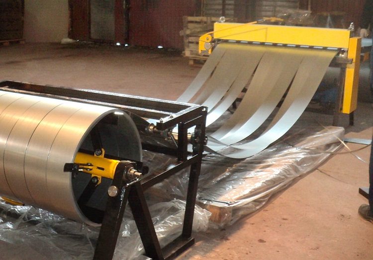 L'épaisseur de la paroi et la taille de la section du tuyau dépendent du matériau source - la pièce Tuyau profilé en aluminium