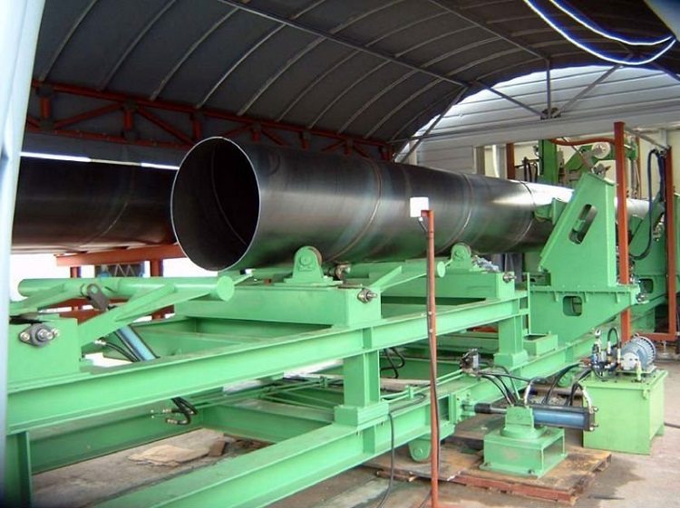 Les tuyaux de gros diamètres ont une soudure renforcée, ce qui affecte leur masse Tube acier électrosoudé GOST 10705 80