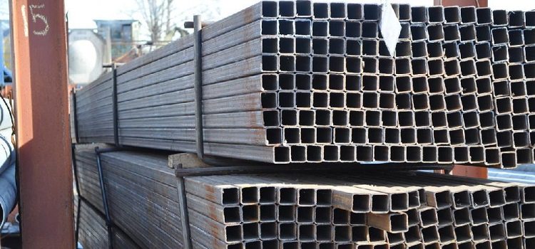 Les tubes profilés en acier sont des produits durables utilisés dans divers domaines de la construction et de l'économie nationale tube en acier profilé