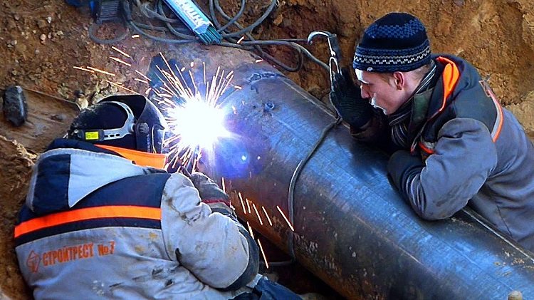Le raccordement de tuyaux en acier, en particulier de gros diamètres, nécessite l'utilisation de compétences en soudage et en soudage tubes en acier déformés à froid sans soudure gost 8734 78