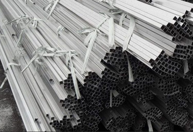 Chaque type de tuyau de l'assortiment a ses propres dimensions et poids, réglementés par GOST Profilé de tuyau en aluminium carré