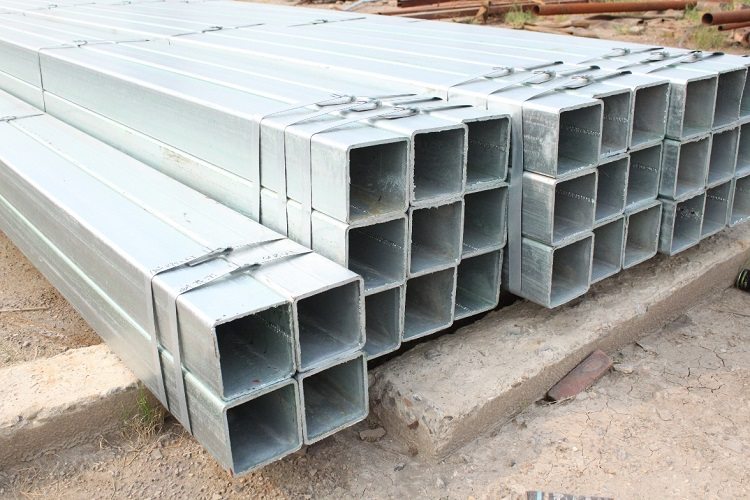 Des exigences sont également posées pour l'apparence des tuyaux - il ne devrait pas y avoir de défauts visuels sur un produit de qualité Profilé de tuyau en aluminium carré