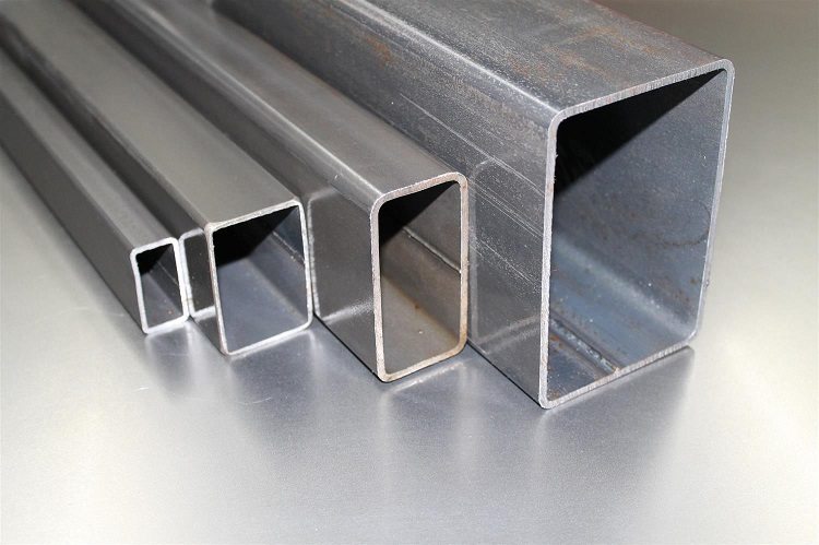 Les tuyaux rectangulaires sont disponibles en tailles standard et non standard. Profil de tuyau rectangulaire en aluminium