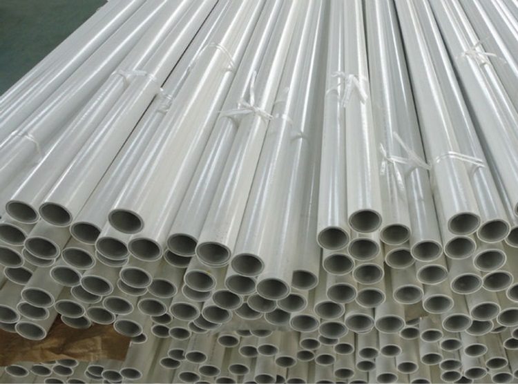 Pour l'approvisionnement en eau à domicile, des tuyaux de petit diamètre sont choisis Tuyaux en plastique