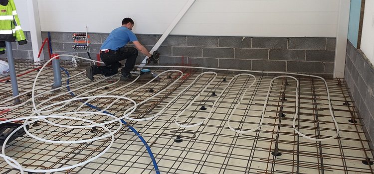 Les tuyaux en plastique sont utilisés pour l'installation de conduites d'eau et de gaz et de systèmes de chauffage Tuyaux en plastique