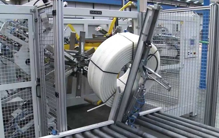 La technologie de production permet d'obtenir des tubes monocouches et multicouches Pose de tuyaux en polyéthylène réticulé
