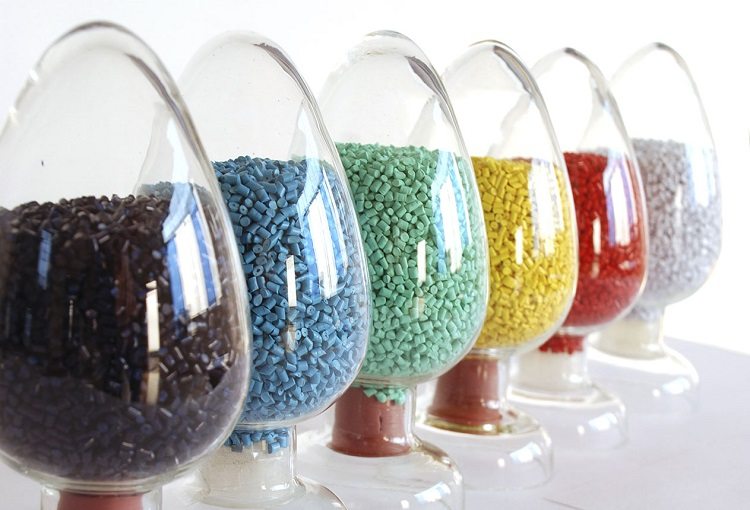 Les pastilles de polyéthylène basse pression sont disponibles en différentes couleurs Tuyau en PEHD