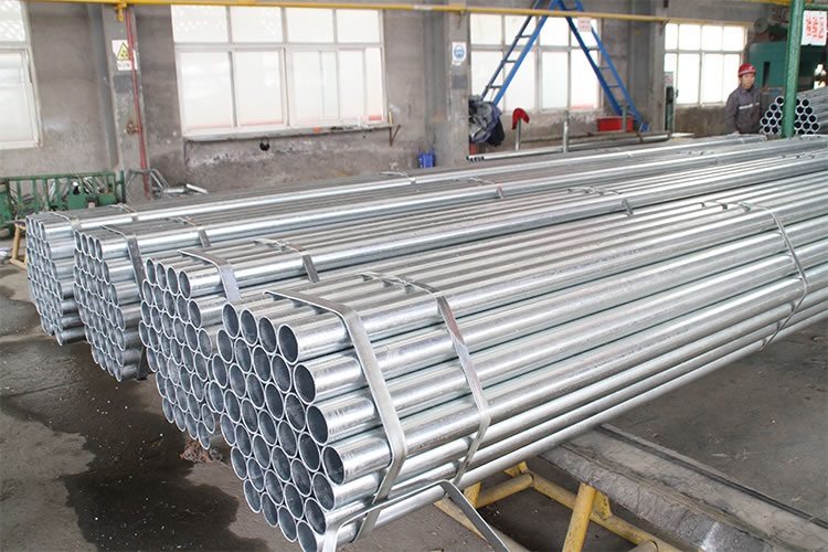 Pour augmenter la résistance à la corrosion, les tuyaux intérieurs et extérieurs sont recouverts d'une couche de protection en zinc, chrome ou nickel Tuyau en acier sans soudure GOST 8732-78