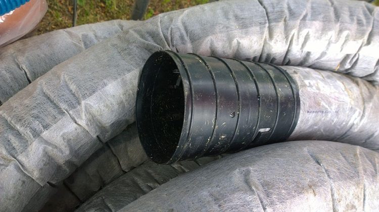 Les tuyaux en plastique équipés d'un revêtement géotextile peuvent réduire considérablement le risque de colmatage du système de drainage Tuyaux de drainage