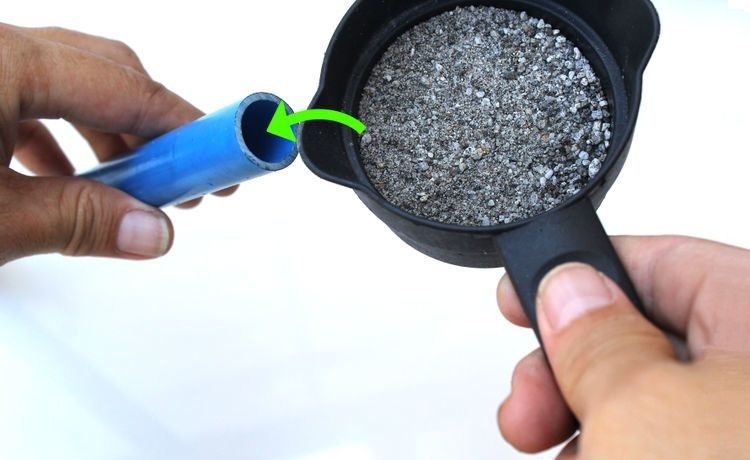 La façon la plus simple de chauffer un tuyau coudé est d'y verser du sable chaud ou du sel. Comment redresser un tuyau en PEHD