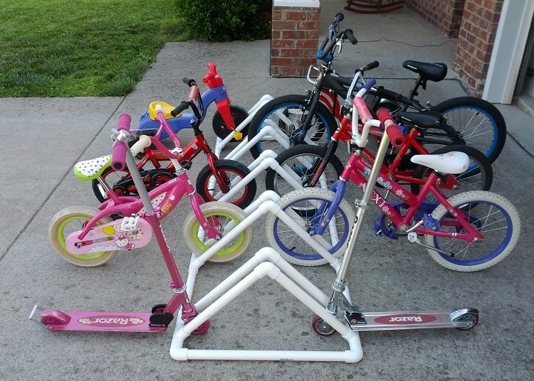 Vous pouvez économiser sur l'achat d'un porte-vélos en le construisant à partir de courts tuyaux en polymère Artisanat à partir de tuyaux en PVC