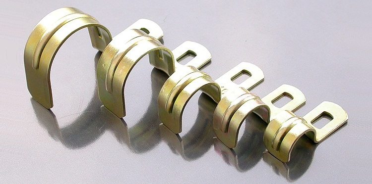 Les supports existent en différentes tailles, vous pouvez donc choisir l'option pour un tuyau de n'importe quel diamètre Collier de serrage