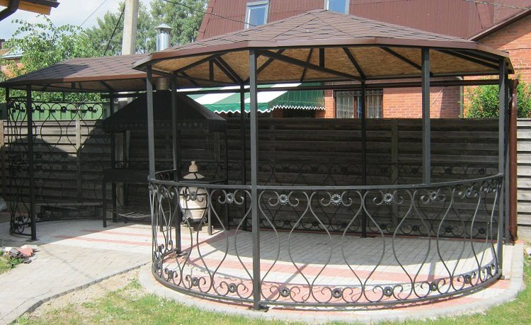 Les parties métalliques du gazebo doivent être peintes ou apprêtées pour protéger contre la corrosion Tige d'un tube profilé de vos propres mains