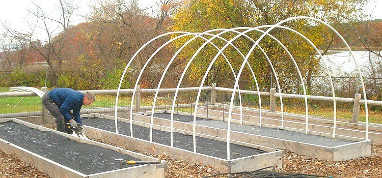 À partir des tuyaux en PVC, il est possible de construire une serre de toute taille Serre de bricolage faite de tuyaux en PVC