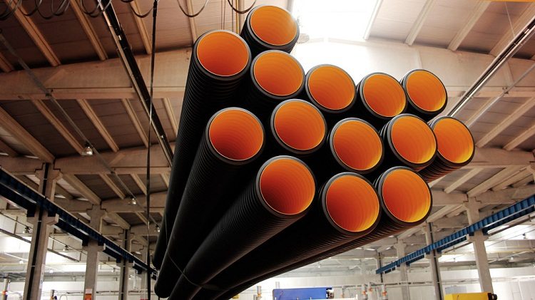 Tuyaux en PVC - c'est le type de produit polymère le plus courant pour les eaux usées Tuyaux de plomberie