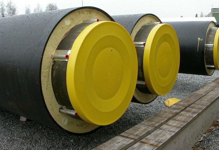 Pour éviter la destruction des PUF par rayonnement ultraviolet, la couche isolante est recouverte d'un polymère Coque PPU