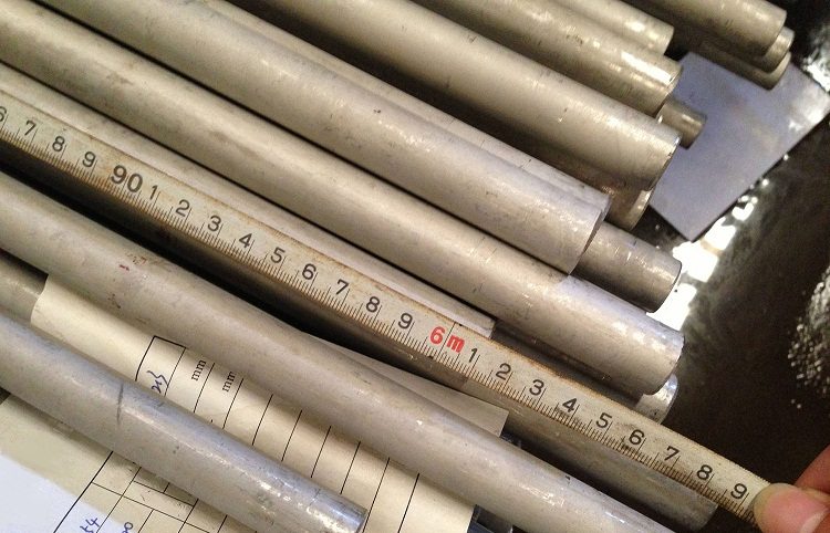 Les tuyaux sans soudure sont disponibles en longueur mesurée et non mesurée selon les normes Tuyau sans couture sans soudure